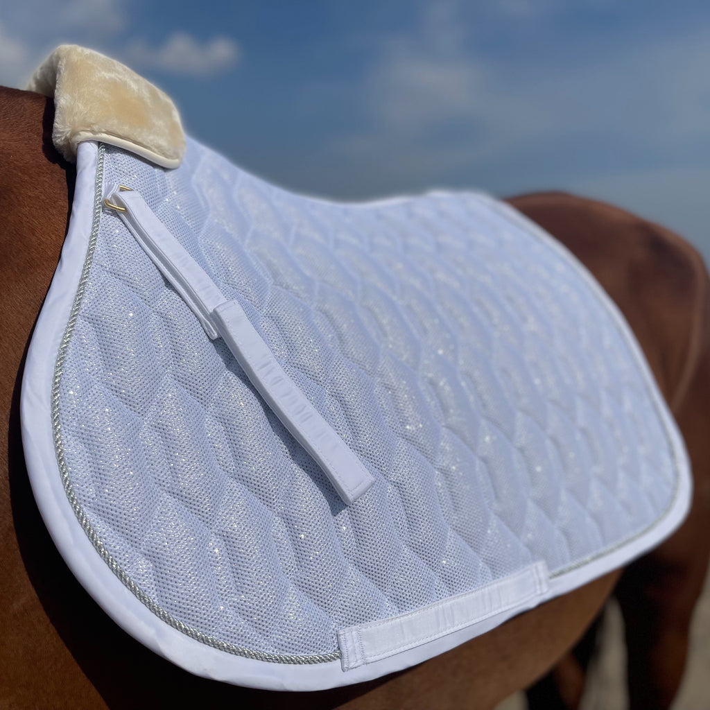 Tappetino Dressage Glitter Mesh con Banda Pelliccia Removibile - Bianco/Viola/Blu