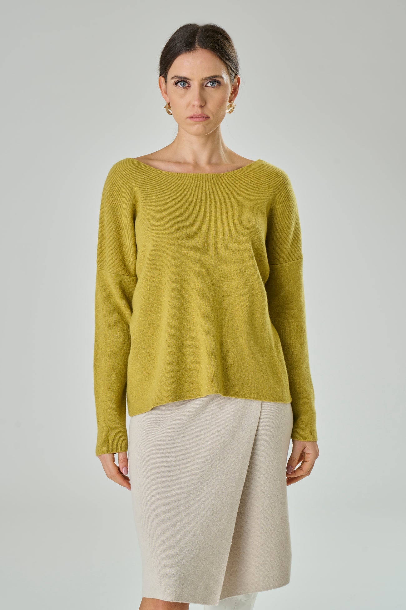 Maglia Misto Cashmere con Incrocio sul Retro Verde Oliva - Andrea