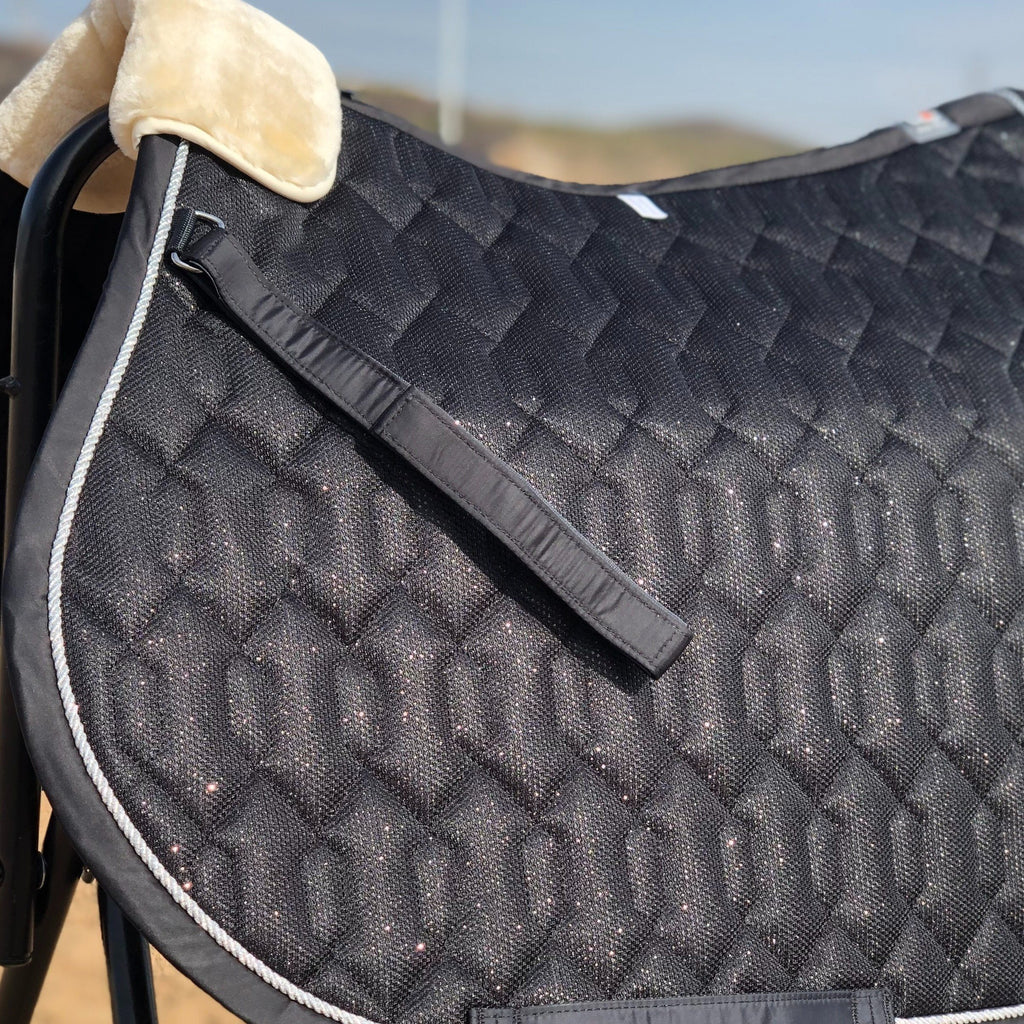 Tappetino Dressage Glitter Mesh con Banda Pelliccia Removibile - Bianco/Viola/Blu