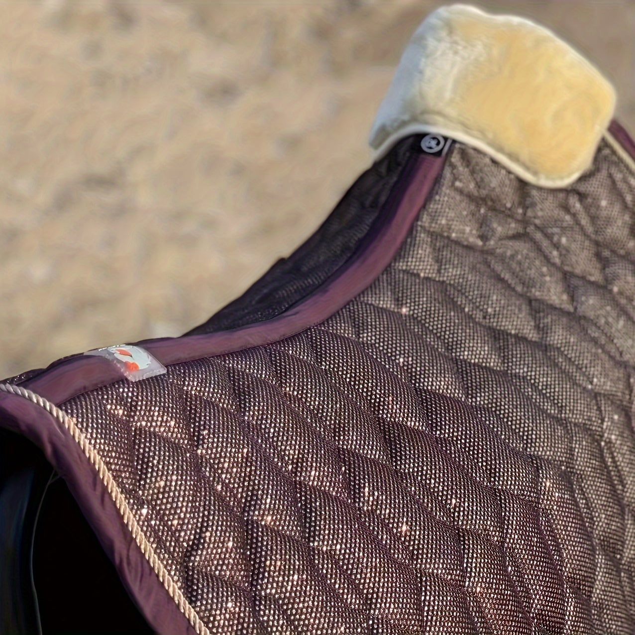 Tappetino Dressage Glitter Mesh con Banda Pelliccia Removibile - Bianco/Viola/Blu