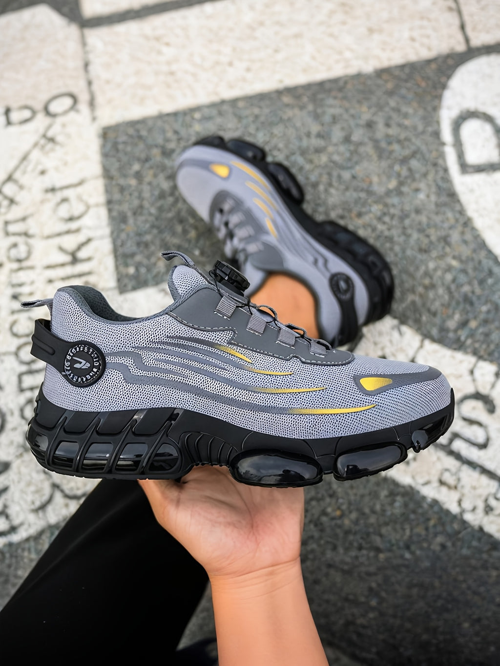 Work protective shoes, safety shoes, anti smashing, anti puncture, wear-resistant rubber soles, metal anti smashing toe caps, breathable and comfortable, suitable for construction sites, outdoor hiking, and factories to wear.