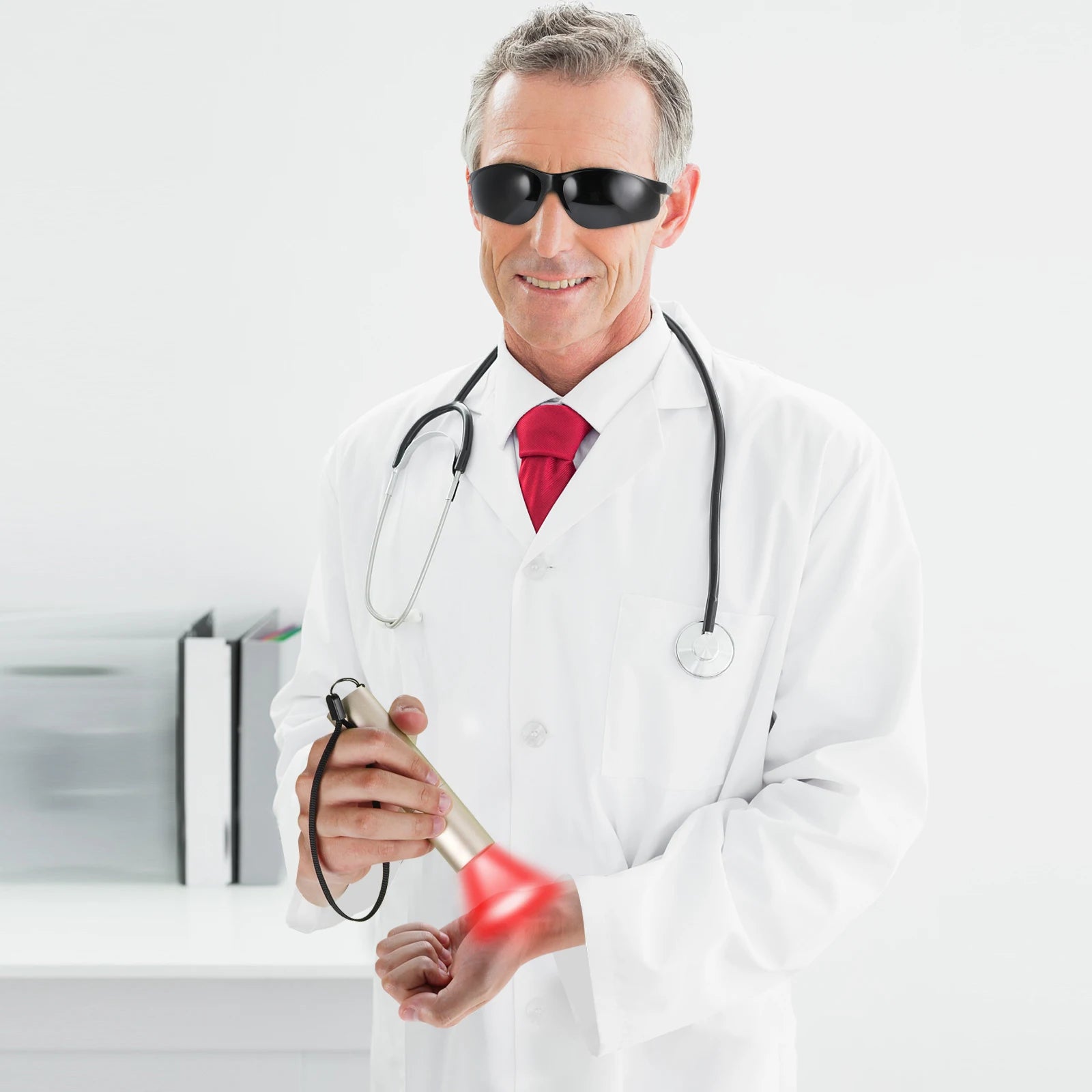 Customized OEM 5 Wavelength Red Light Torch Pain Relief Near Infrared Red Light Therapy Pen Infrared Light Vet Therapy for Horse