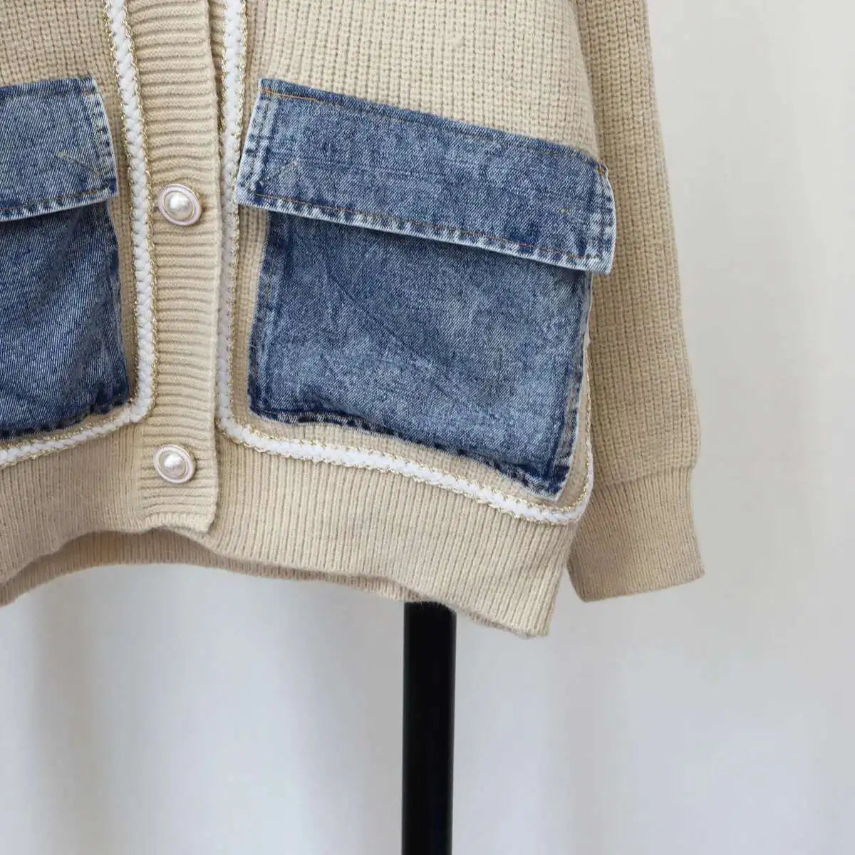 DEAT 2024 New Autumn Fashion Women's Cardigan Loose V-neck Denim Pockets Pearls Buttons Long Sleeve Knitted Sweaters 29L8715