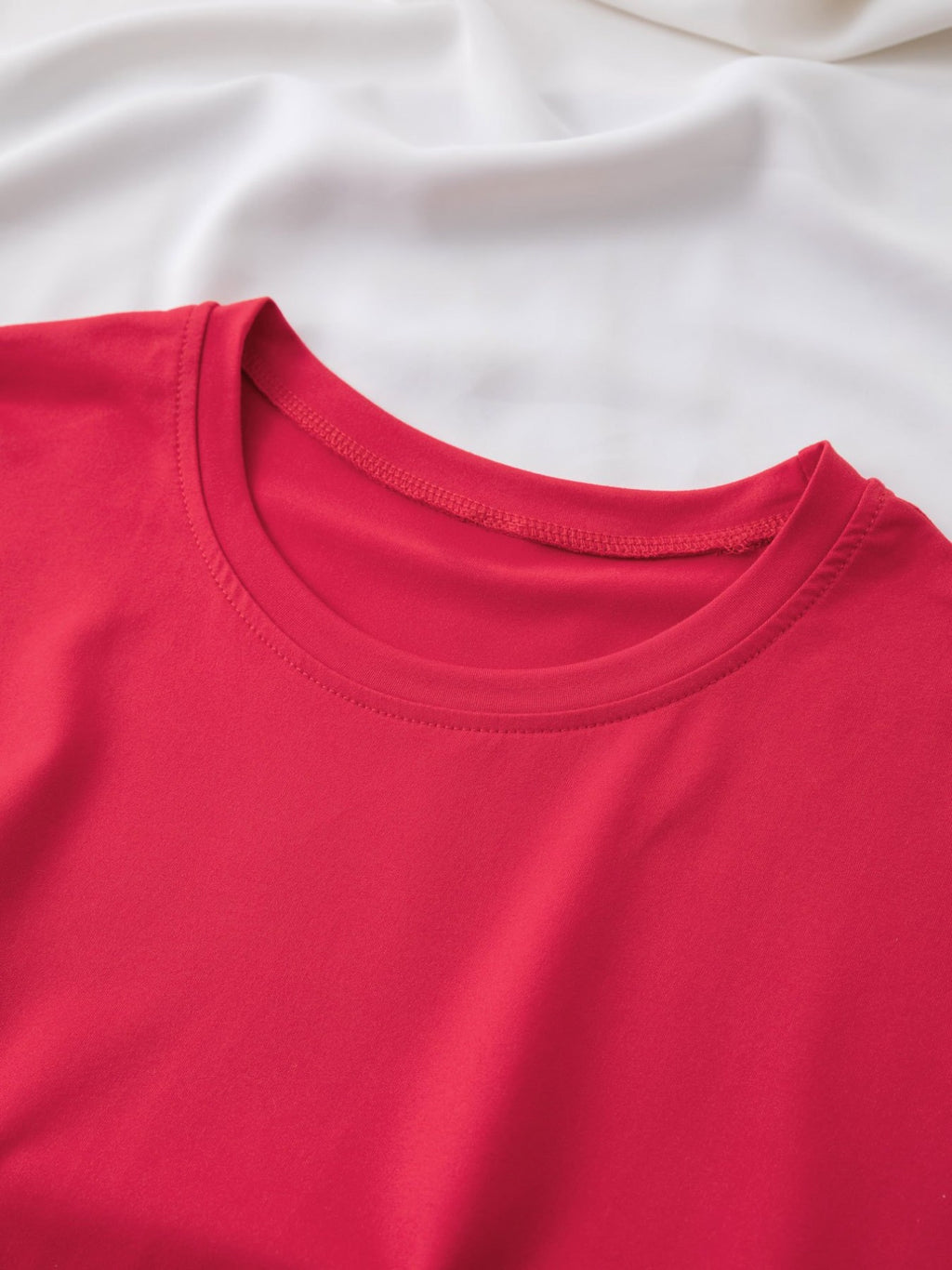 Women's Equestrian & Geometric Print Short Sleeve Crew Neck T-Shirt - Vibrant Red with Black Horseback Riding Design, Breathable Machine-Washable Casual Top for Summer, Spring & All-Season Wear, Horse Shirt, Summer Fashion, S