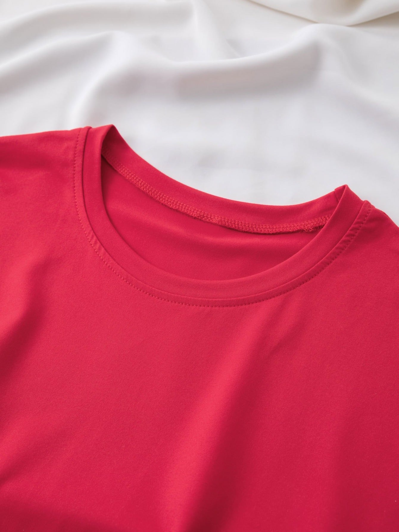 Women's Equestrian & Geometric Print Short Sleeve Crew Neck T-Shirt - Vibrant Red with Black Horseback Riding Design, Breathable Machine-Washable Casual Top for Summer, Spring & All-Season Wear, Horse Shirt, Summer Fashion, S