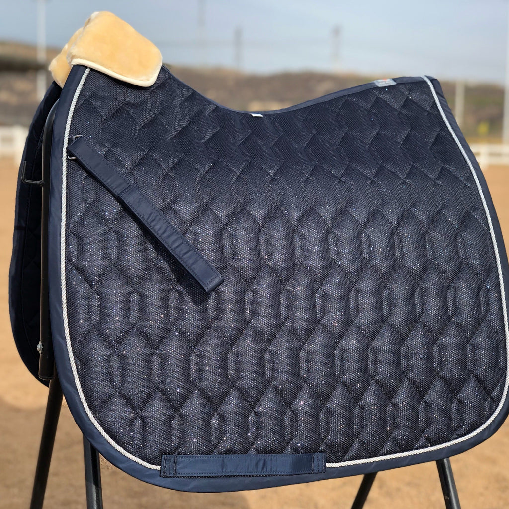 Tappetino Dressage Glitter Mesh con Banda Pelliccia Removibile - Bianco/Viola/Blu