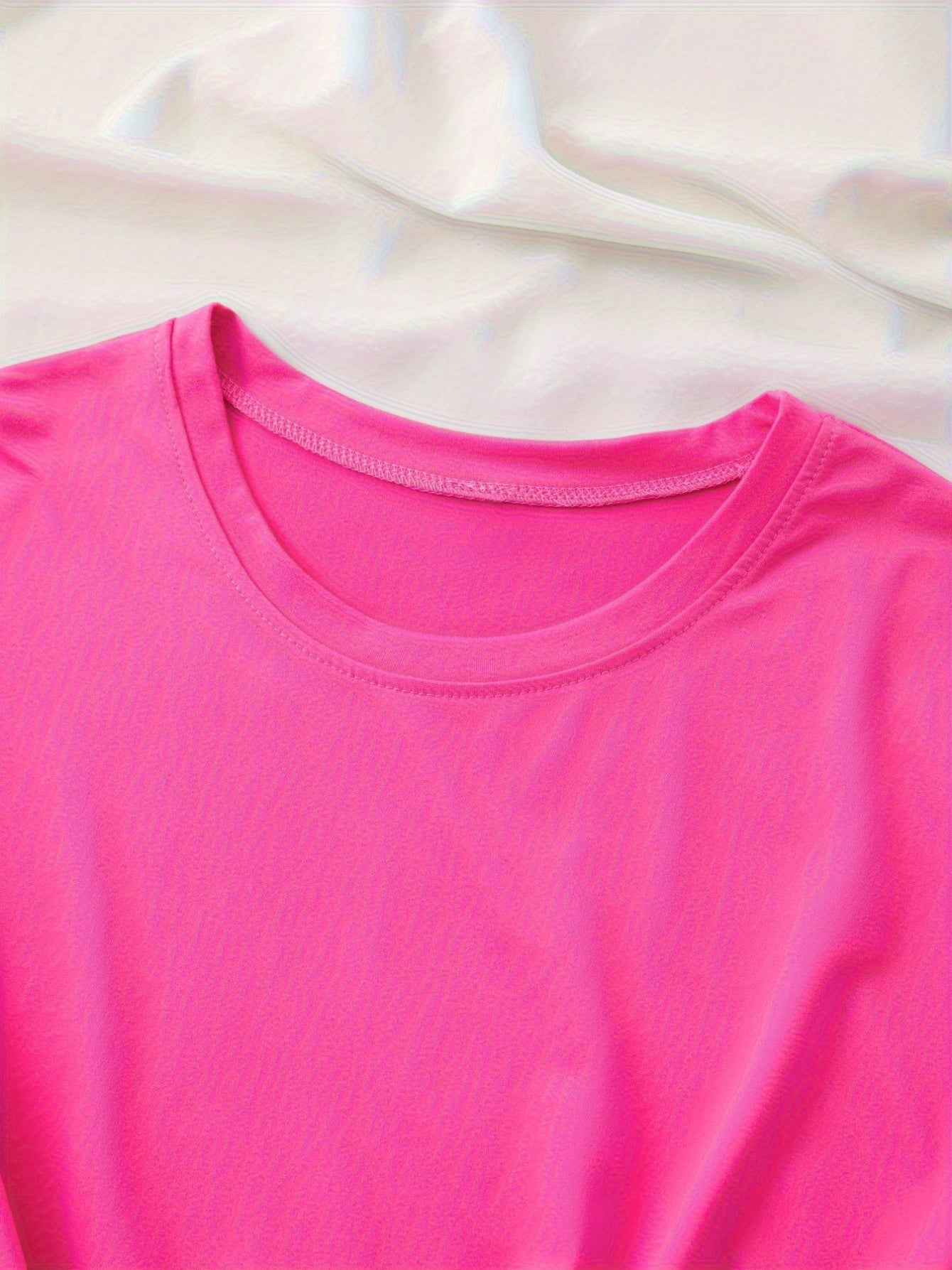 Women's Equestrian & Geometric Print Short Sleeve Crew Neck T-Shirt - Vibrant Red with Black Horseback Riding Design, Breathable Machine-Washable Casual Top for Summer, Spring & All-Season Wear, Horse Shirt, Summer Fashion, S